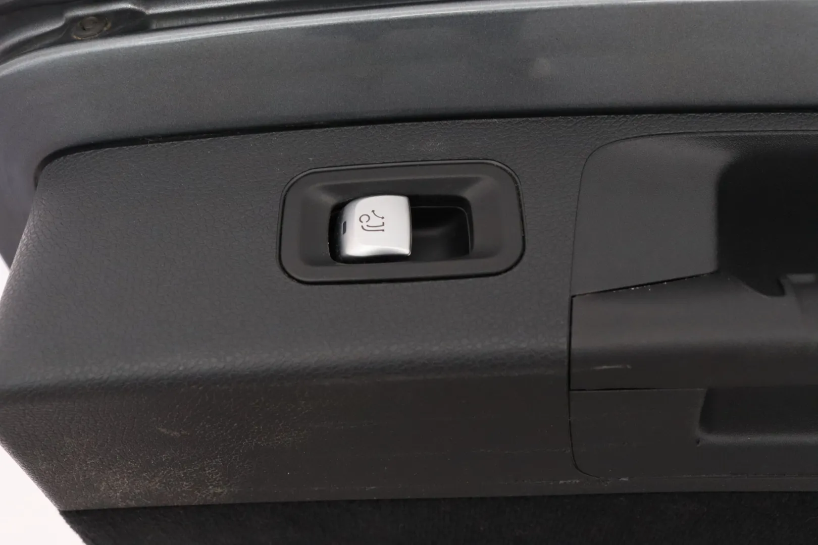 MERCEDES-BENZ E IZE-329 carousel image