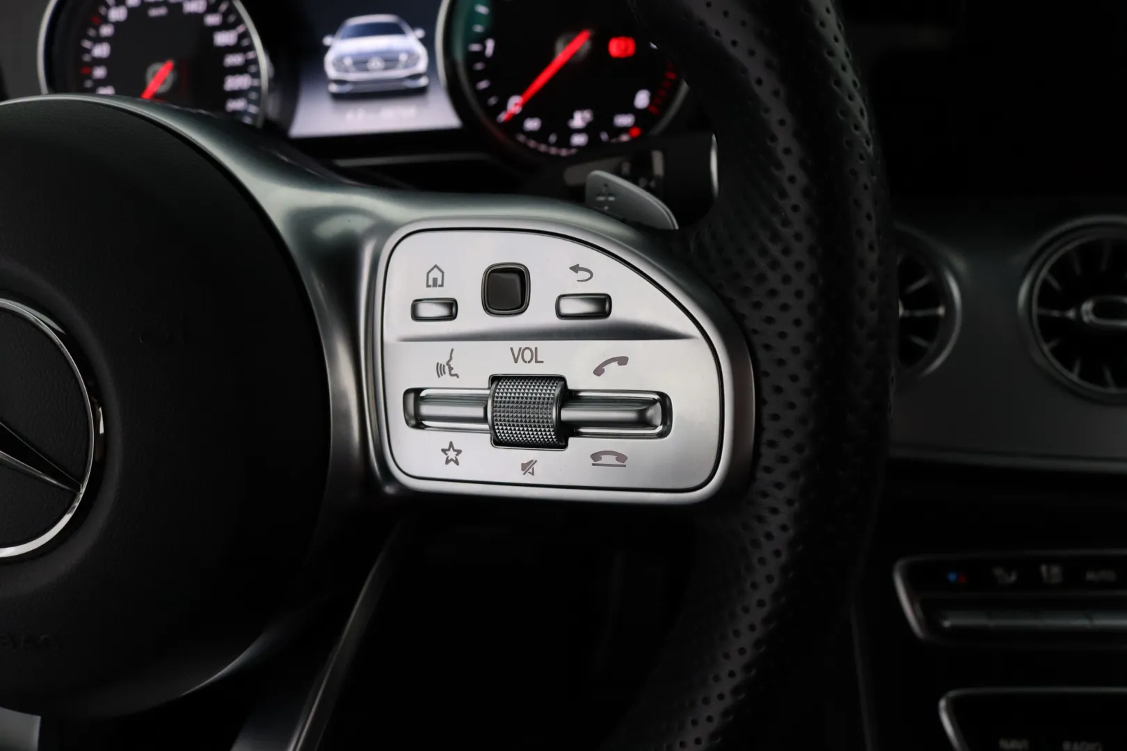 MERCEDES-BENZ E GNF-495 carousel image