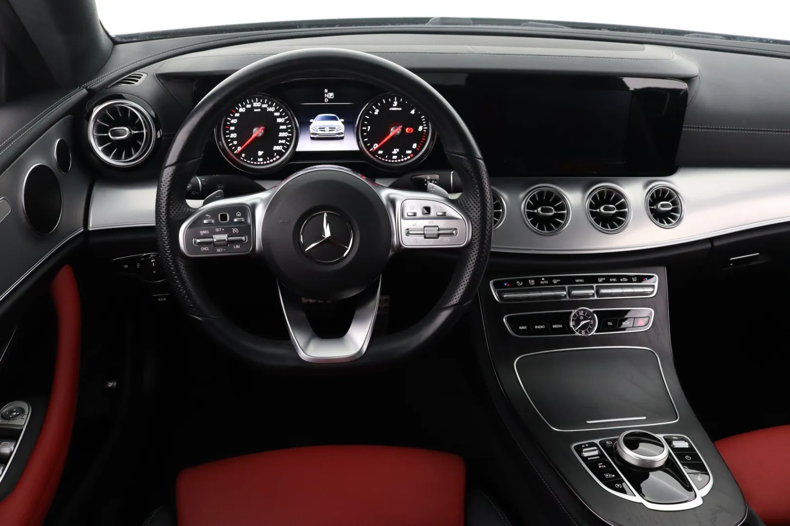 MERCEDES-BENZ E GNF-495 carousel image