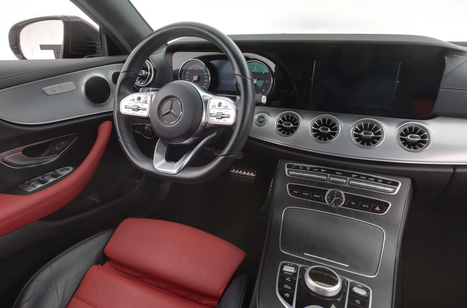 MERCEDES-BENZ E GNF-495 carousel image