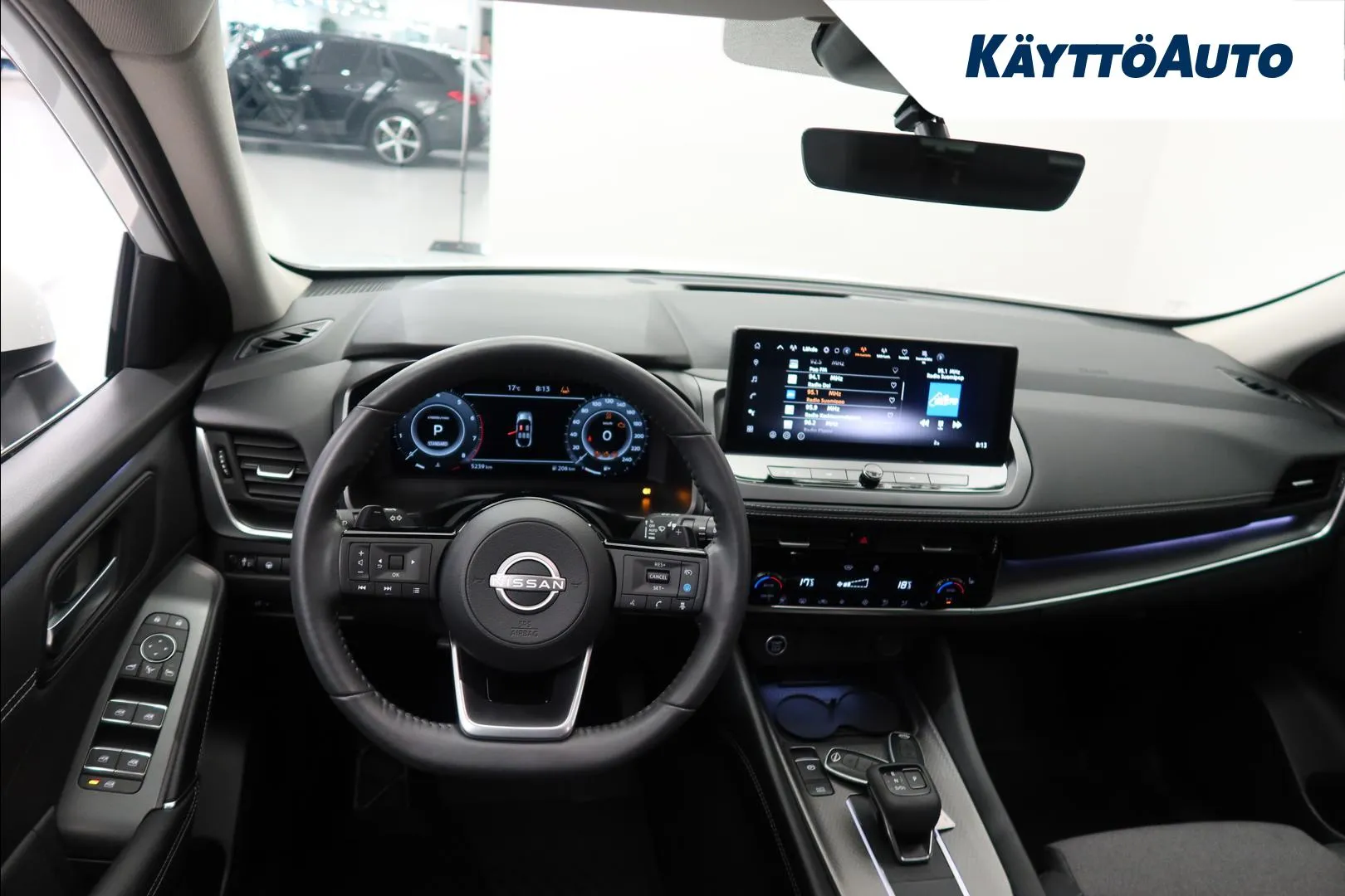 Nissan Qashqai RXE-825 carousel image