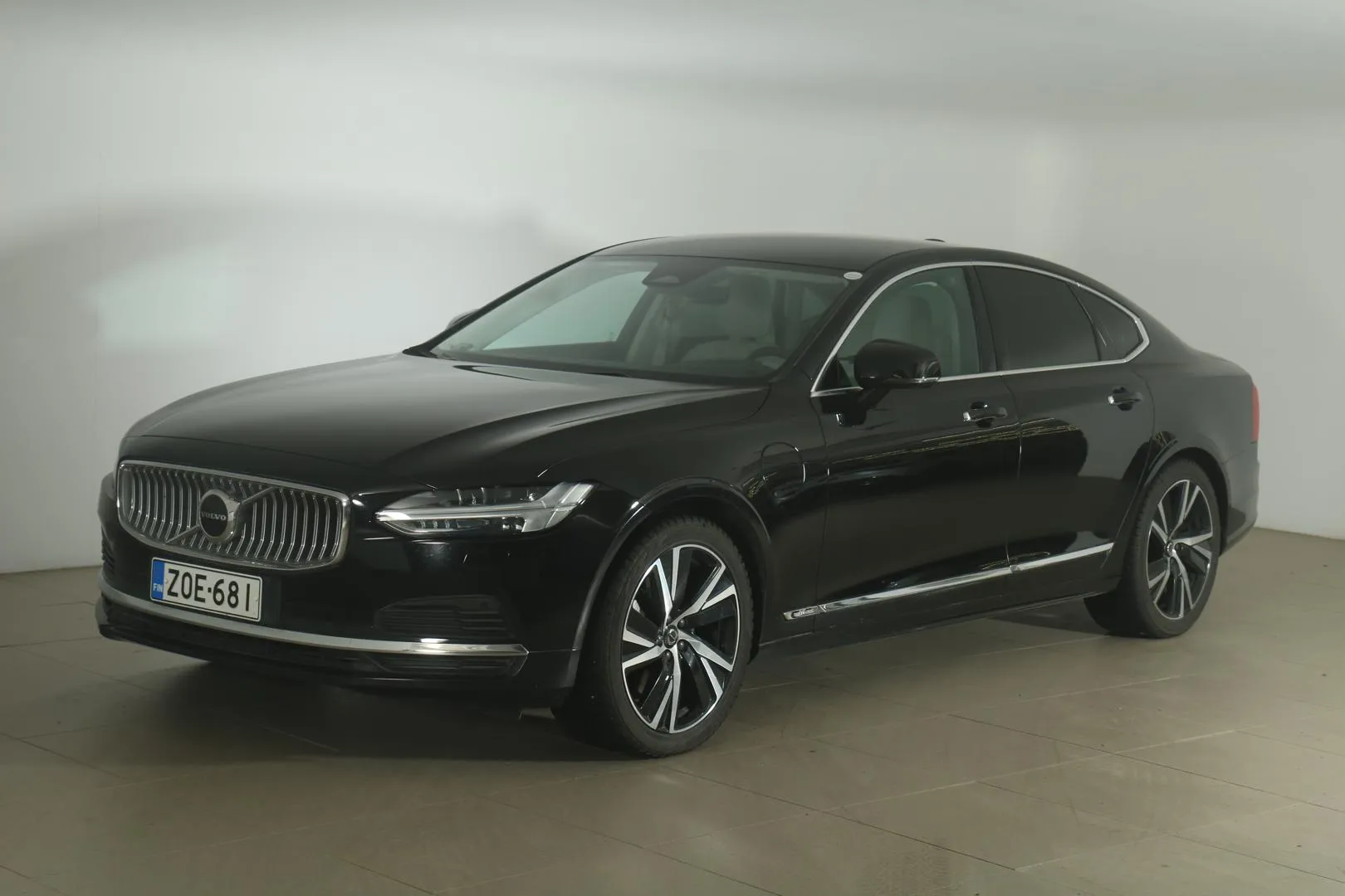 VOLVO S90 ZOE-681 carousel image
