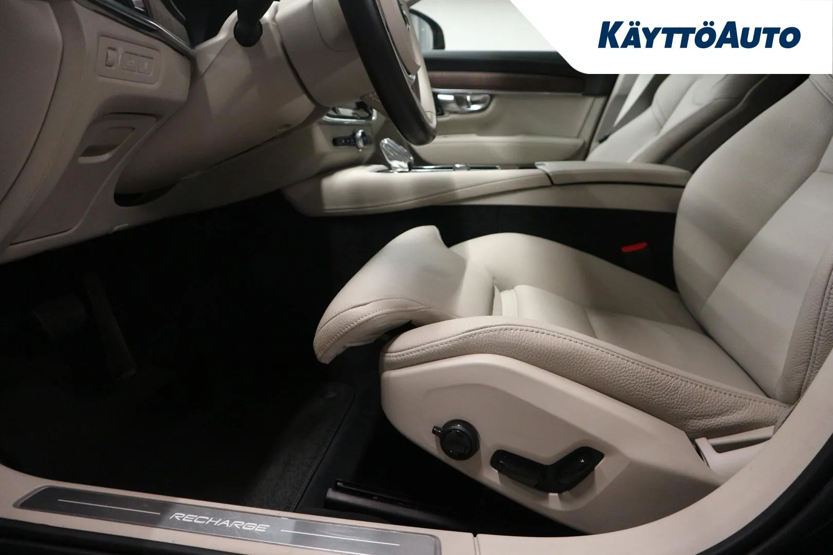 VOLVO S90 ZOE-681 carousel image