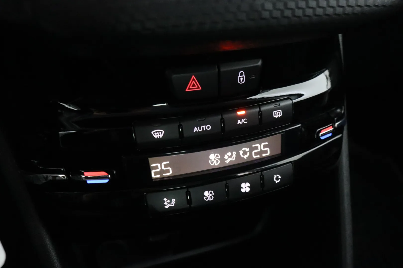 Peugeot 2008 NLI-916 carousel image