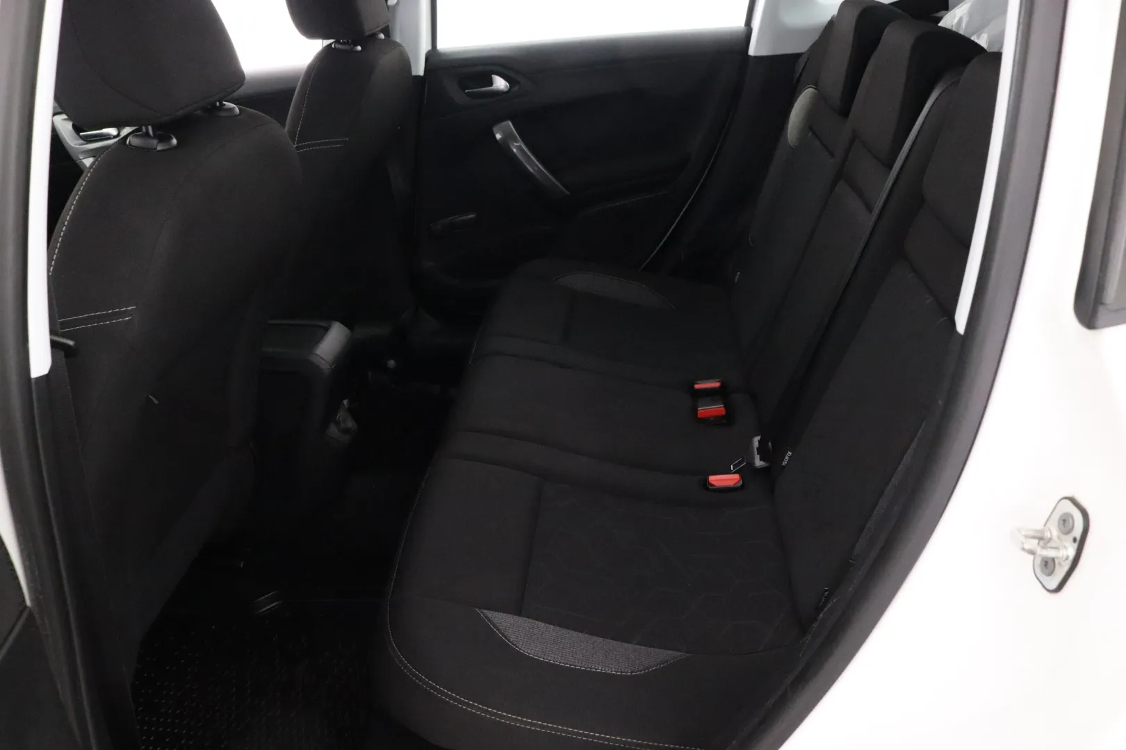 Peugeot 2008 NLI-916 carousel image