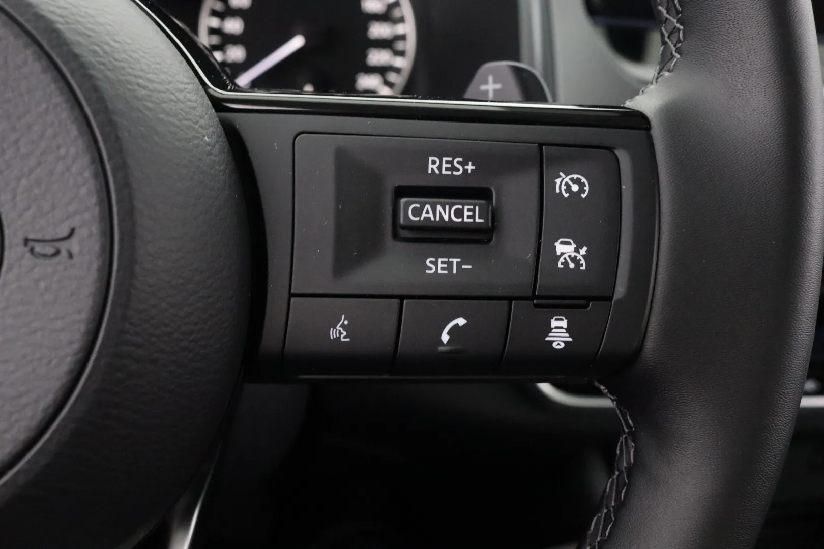 NISSAN Qashqai SRL-942 carousel image