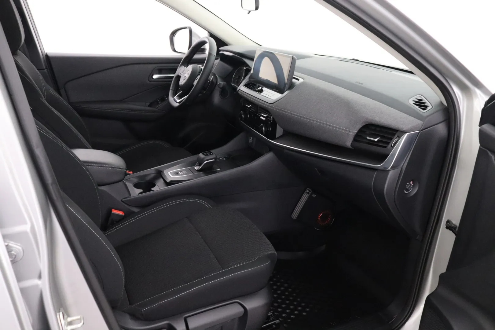 NISSAN Qashqai SRL-942 carousel image