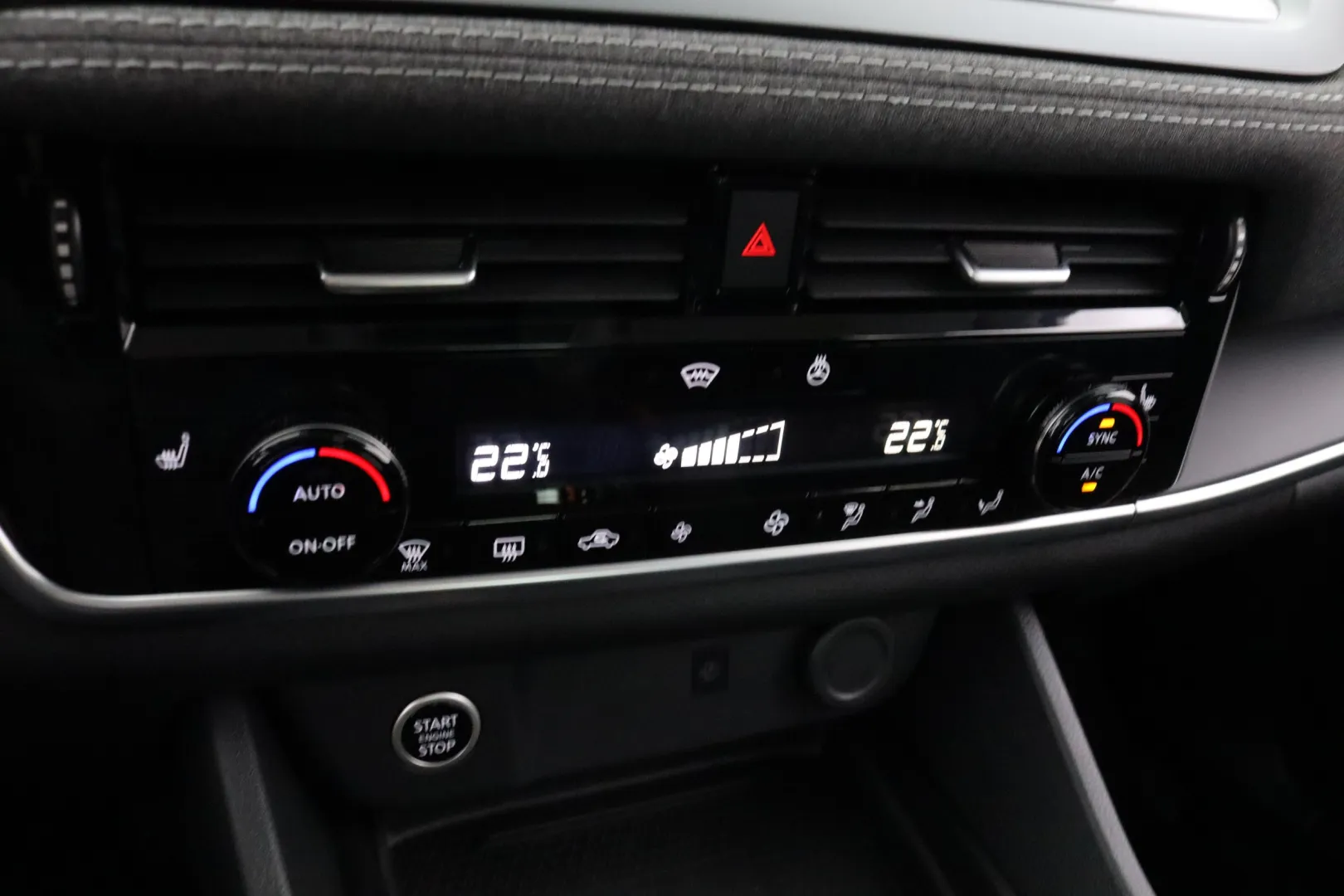 NISSAN Qashqai SRL-942 carousel image