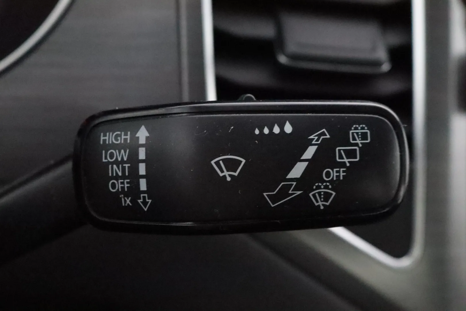 Volkswagen Golf Sportsvan IOL-276 carousel image