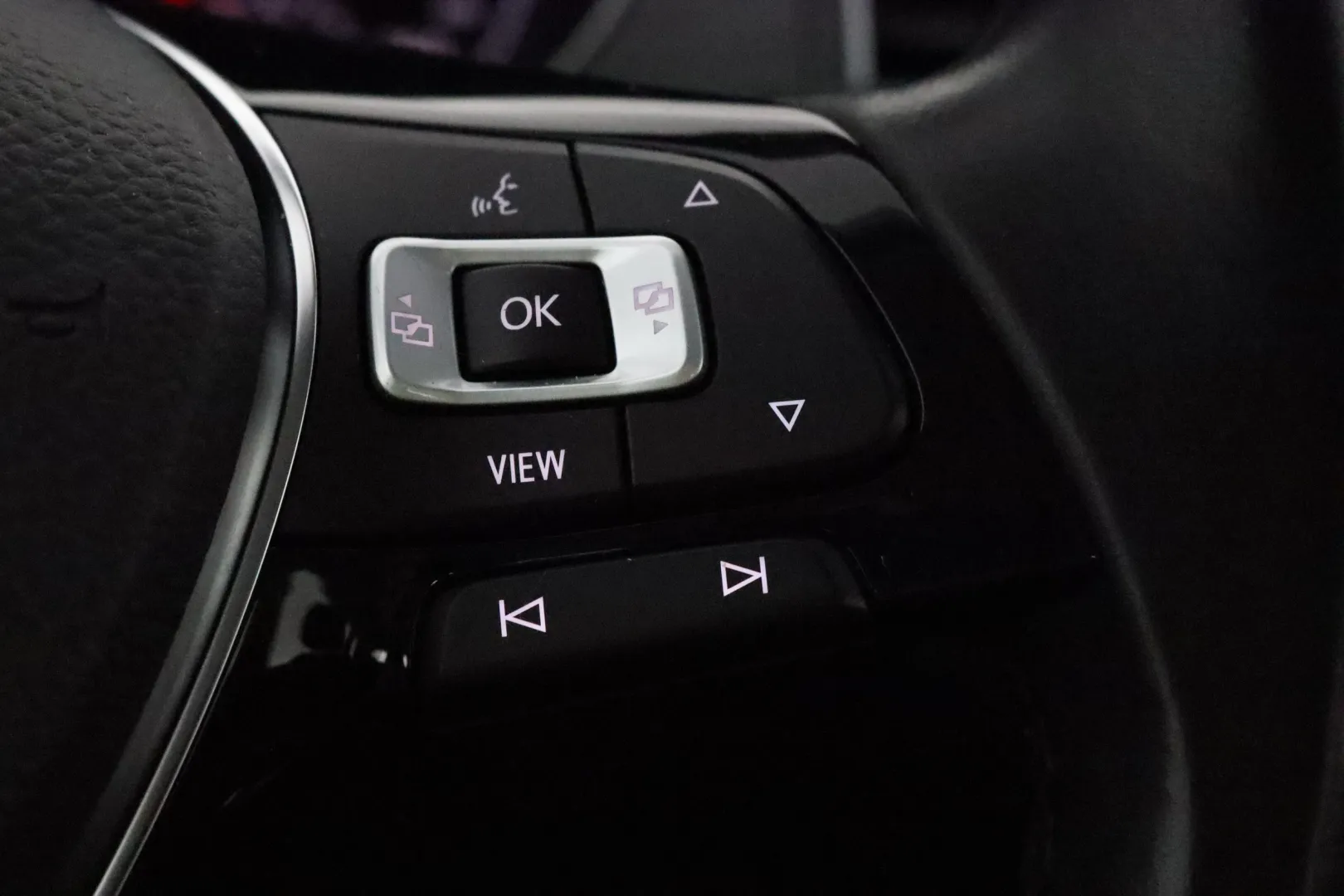 Volkswagen Golf Sportsvan IOL-276 carousel image