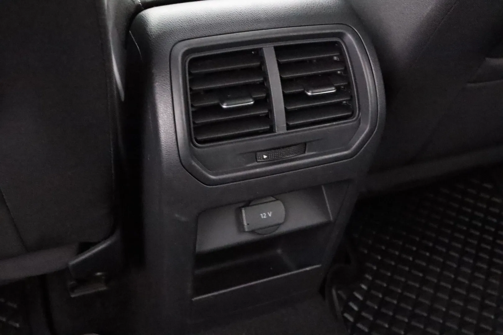 Volkswagen Golf Sportsvan IOL-276 carousel image