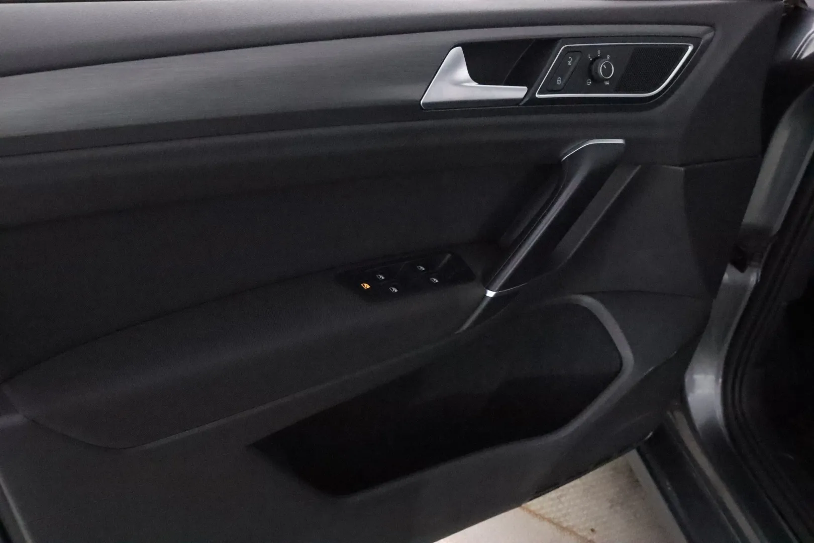 Volkswagen Golf Sportsvan IOL-276 carousel image