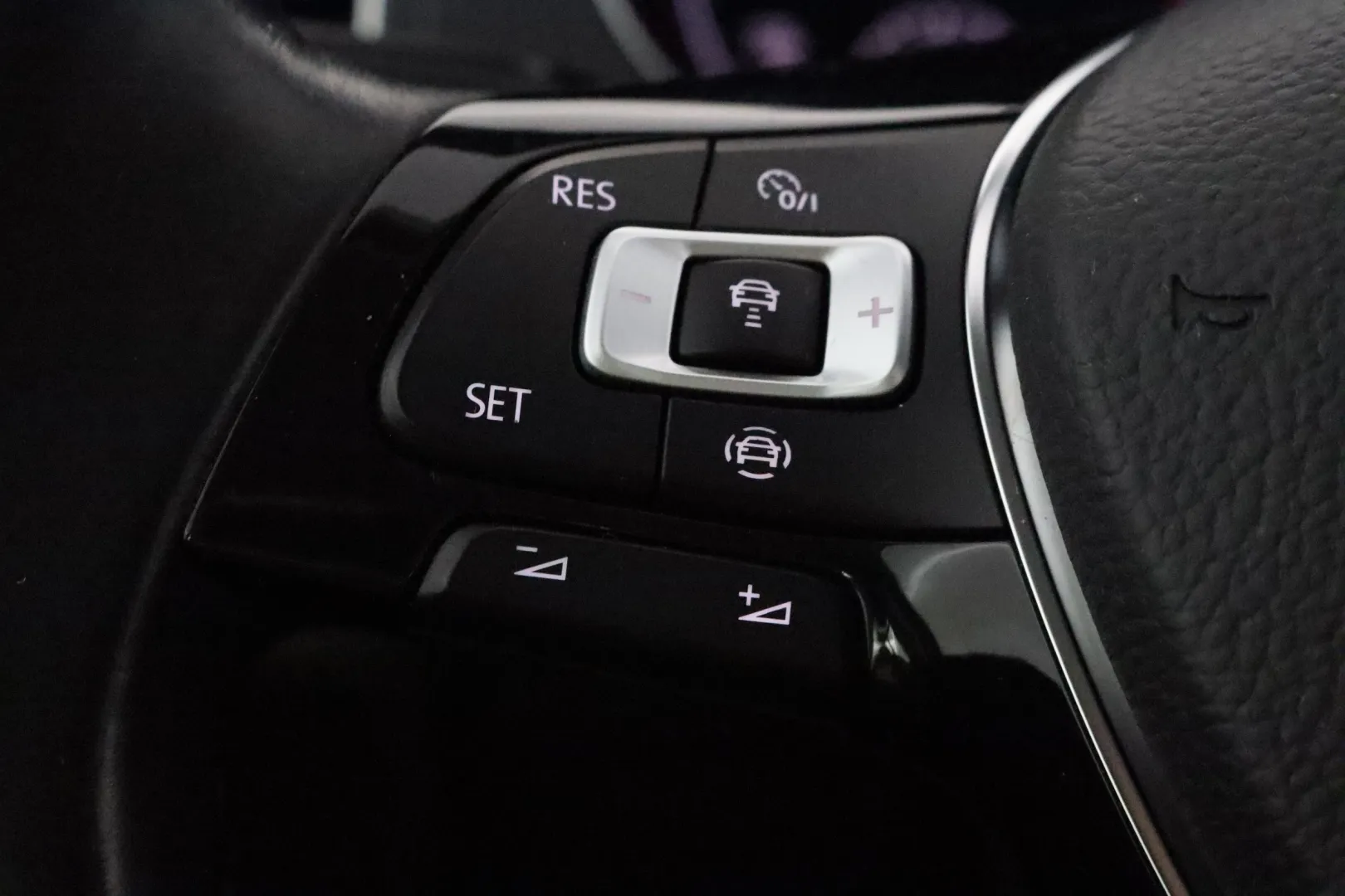 Volkswagen Golf Sportsvan IOL-276 carousel image