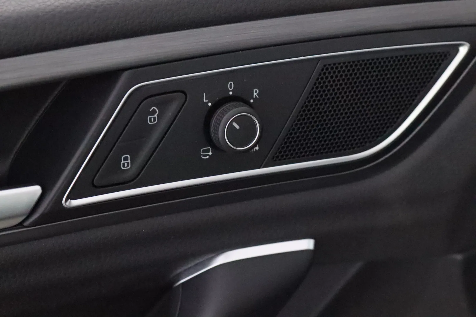 Volkswagen Golf Sportsvan IOL-276 carousel image