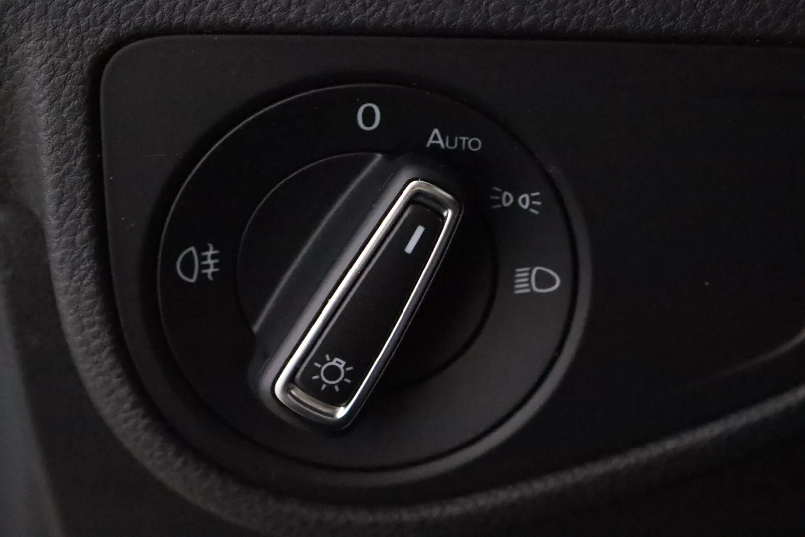 Volkswagen Golf Sportsvan IOL-276 carousel image