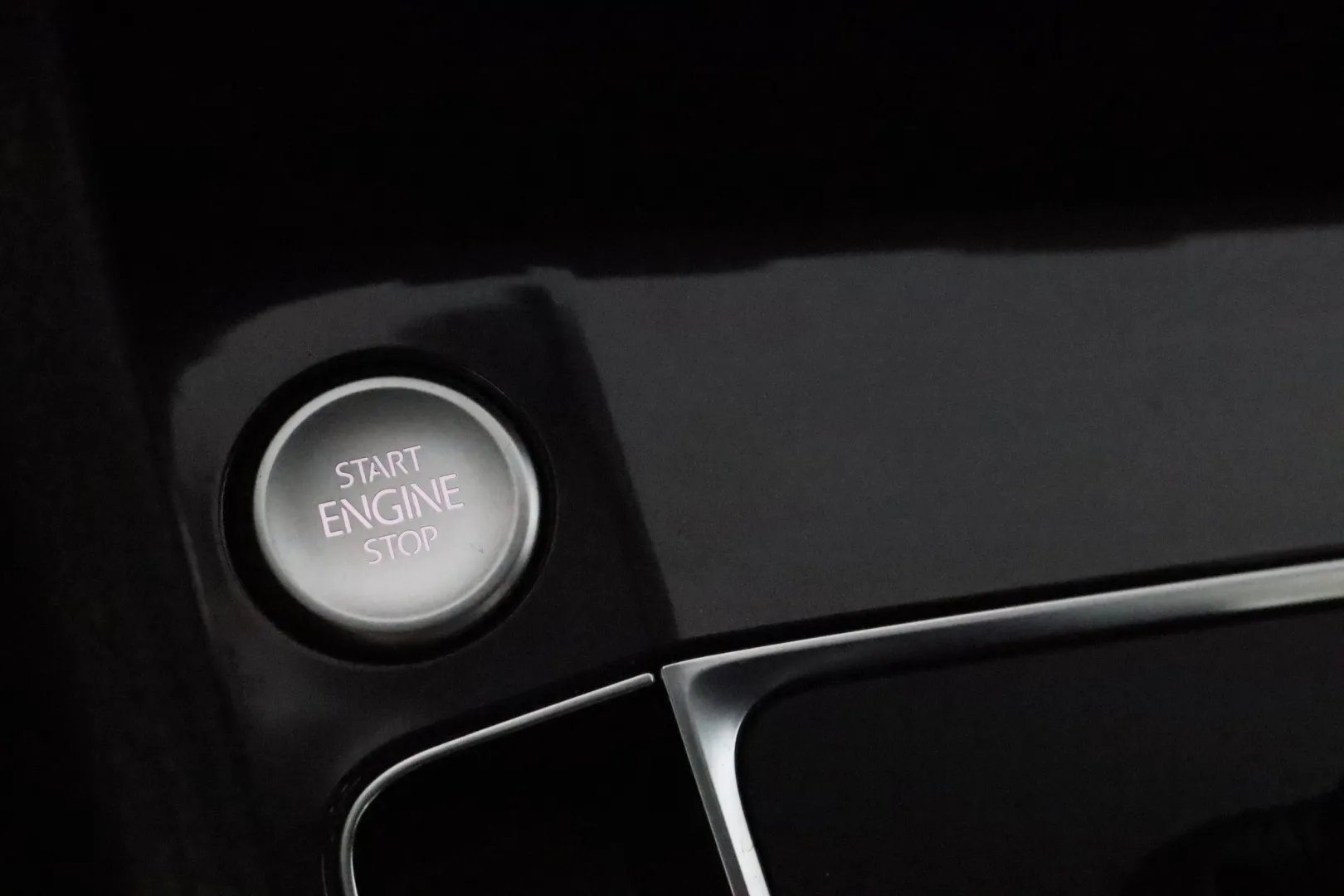 Volkswagen Golf Sportsvan IOL-276 carousel image