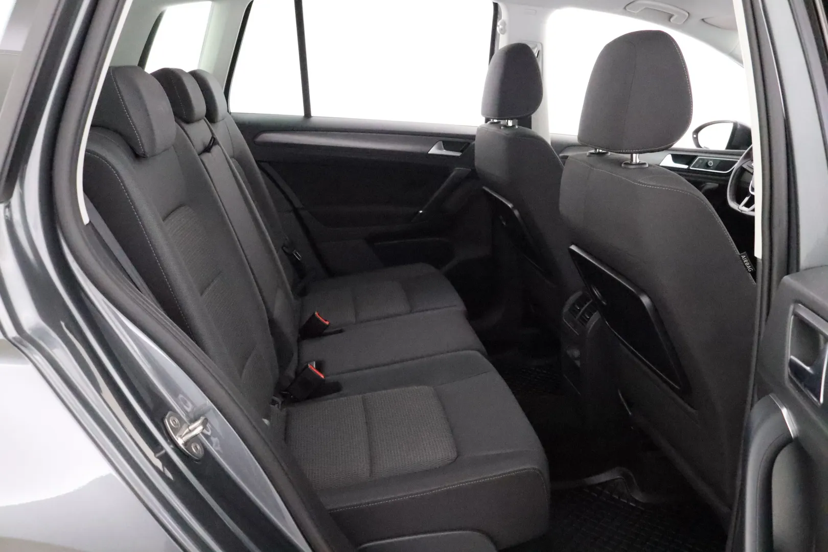 Volkswagen Golf Sportsvan IOL-276 carousel image