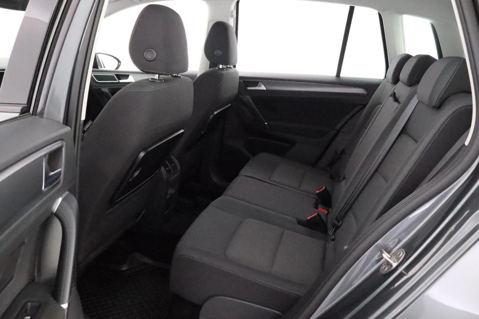 Volkswagen Golf Sportsvan IOL-276 carousel image