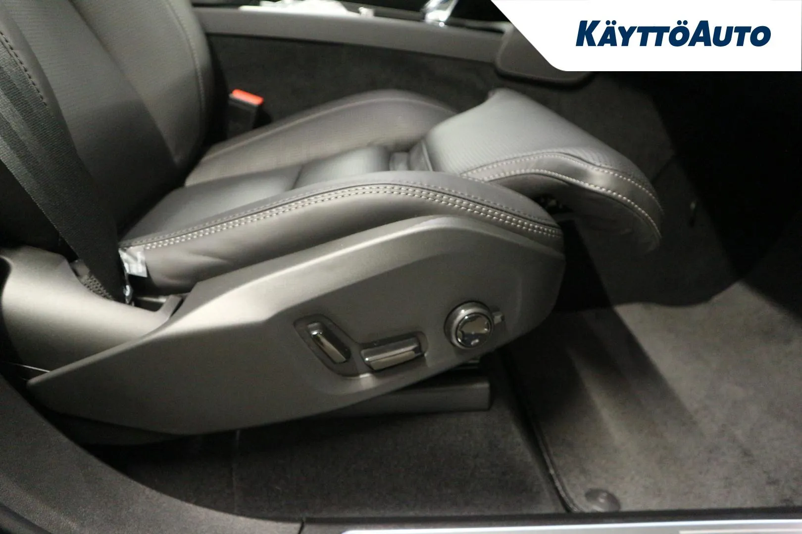 VOLVO XC90 ZPC-140 carousel image