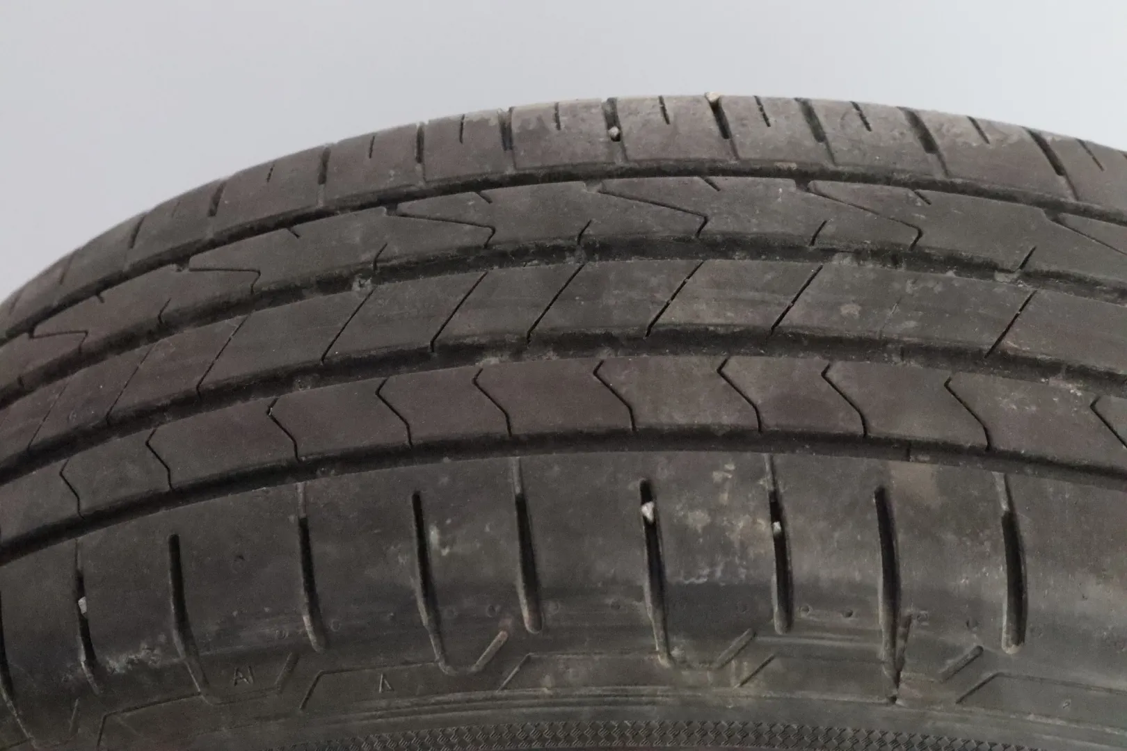 VOLKSWAGEN Tiguan ZPE-235 carousel image