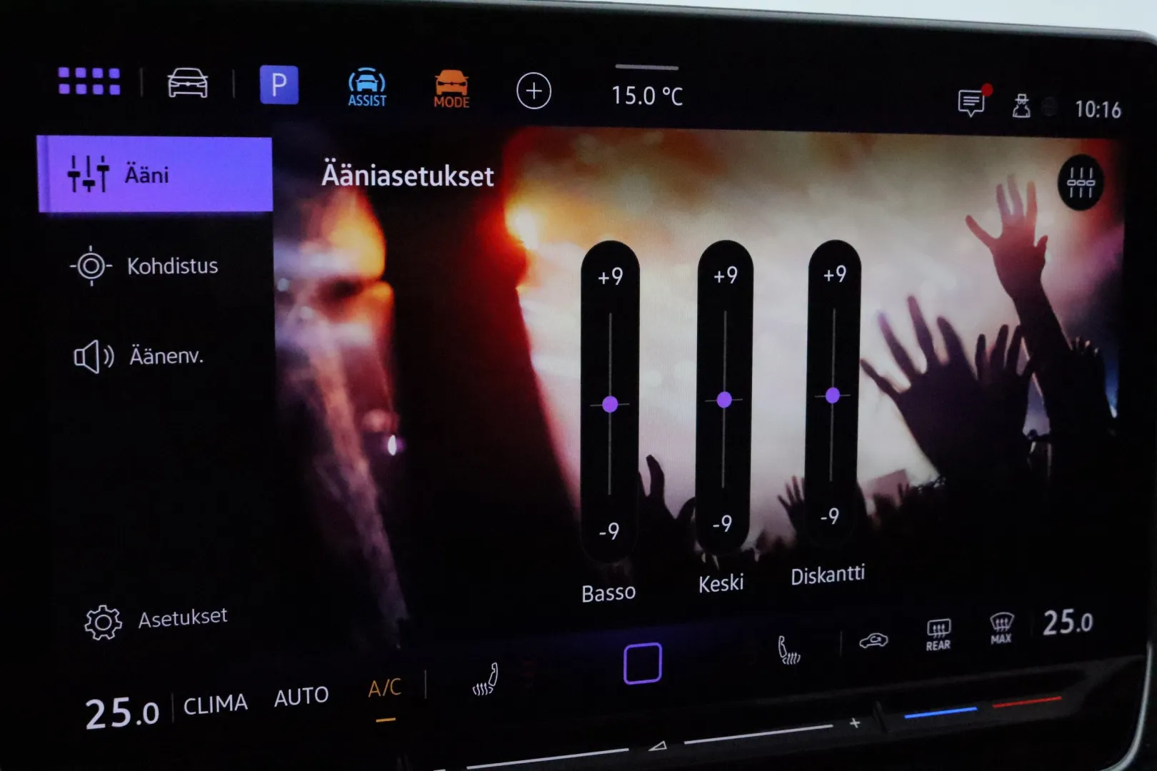 VOLKSWAGEN Tiguan ZPE-235 carousel image