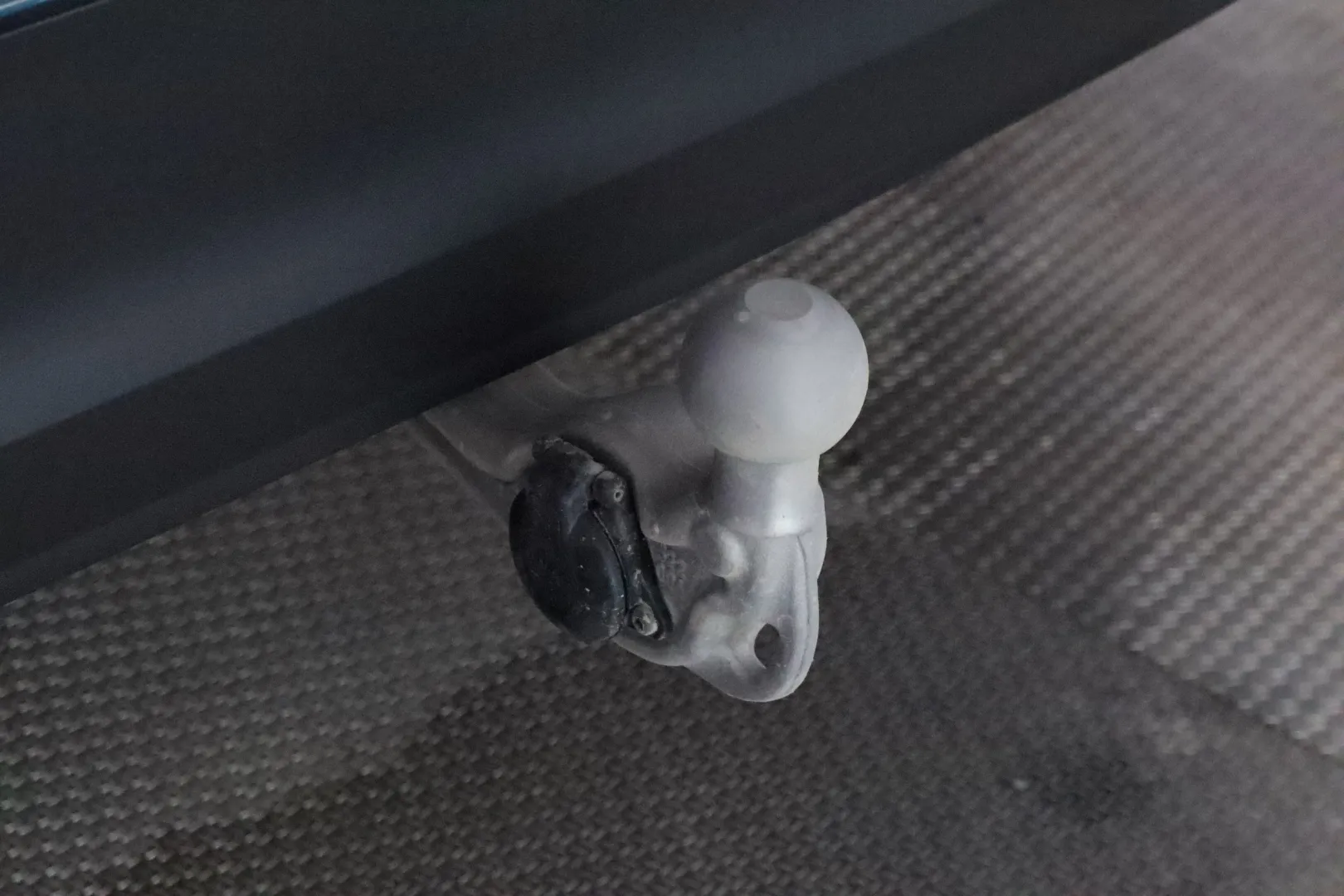 VOLKSWAGEN Tiguan ZPE-235 carousel image