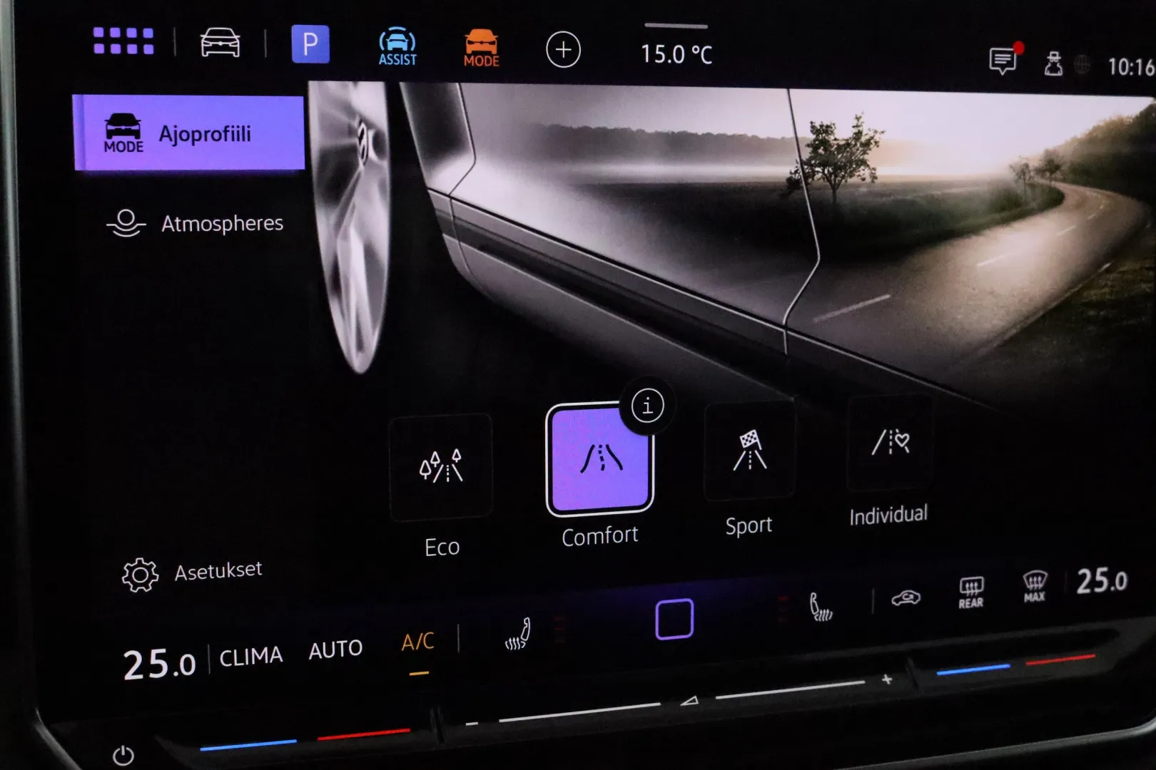 VOLKSWAGEN Tiguan ZPE-235 carousel image