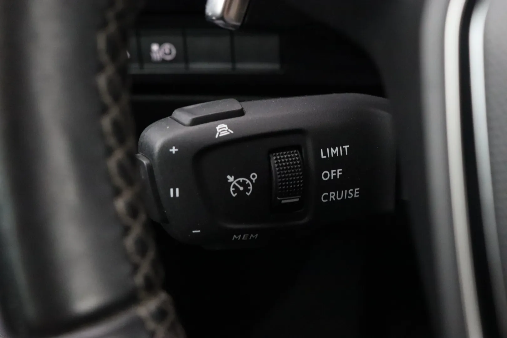 PEUGEOT 508 SXZ-308 carousel image