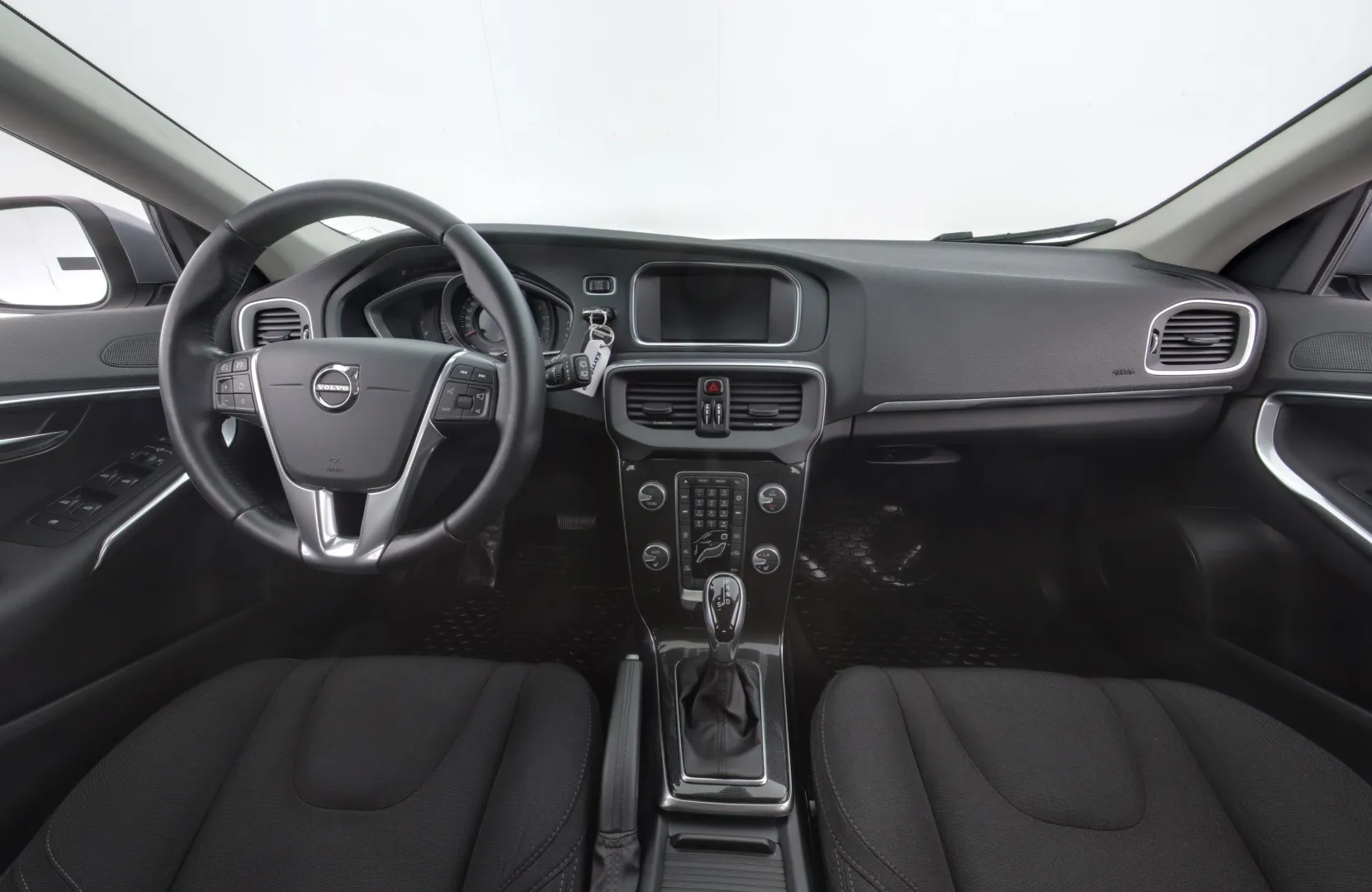 VOLVO V40 SNX-208 carousel image