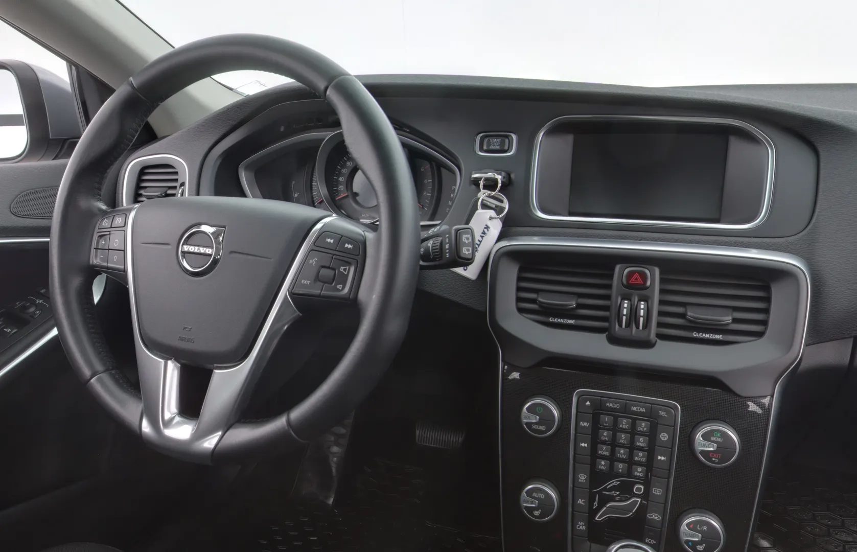 VOLVO V40 SNX-208 carousel image