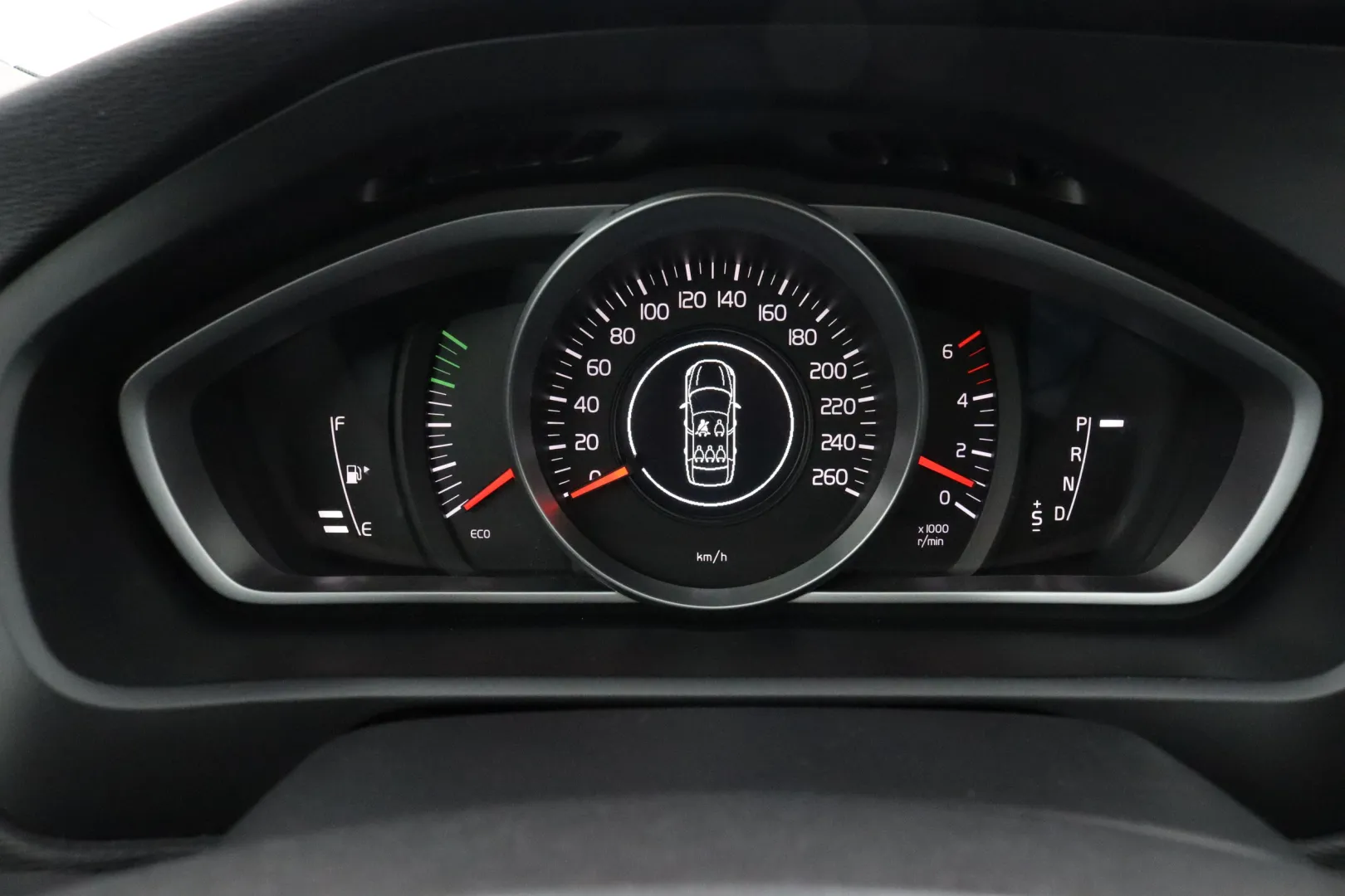 VOLVO V40 SNX-208 carousel image