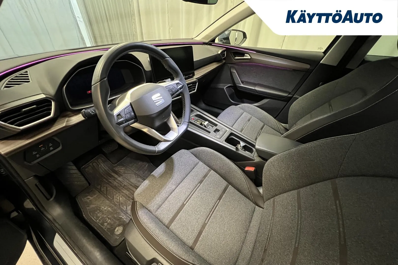 SEAT Leon Sportstourer MPE-389 carousel image