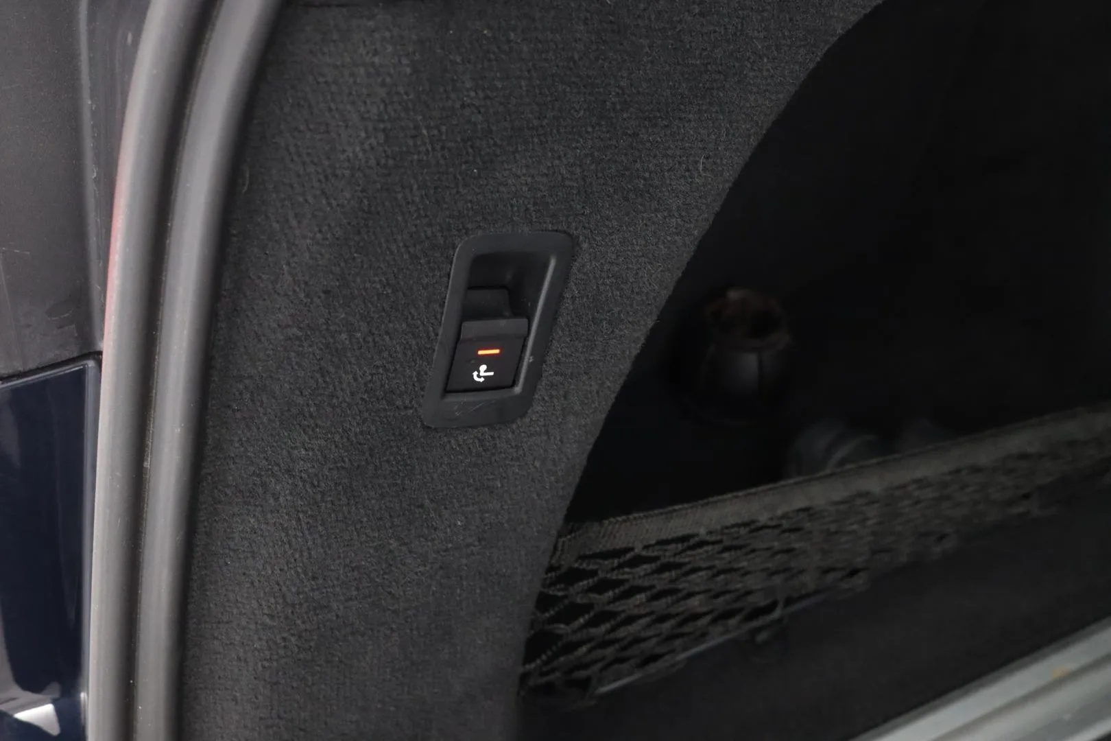AUDI A6 IOM-311 carousel image