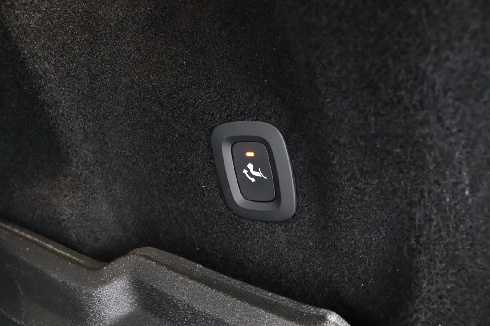 VOLVO XC60 FSH-293 carousel image