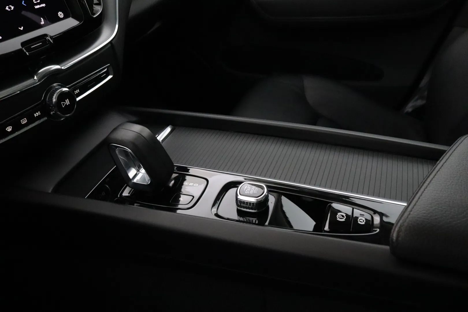 VOLVO XC60 FSH-293 carousel image