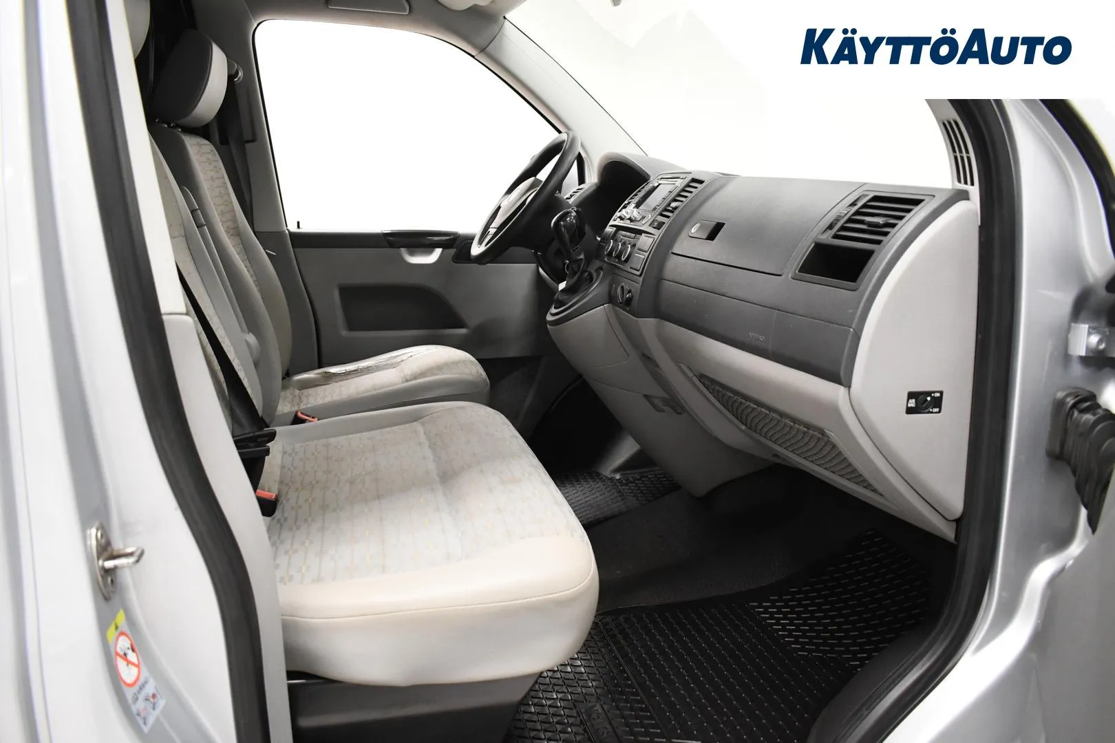 VOLKSWAGEN Transporter FKM-648 carousel image