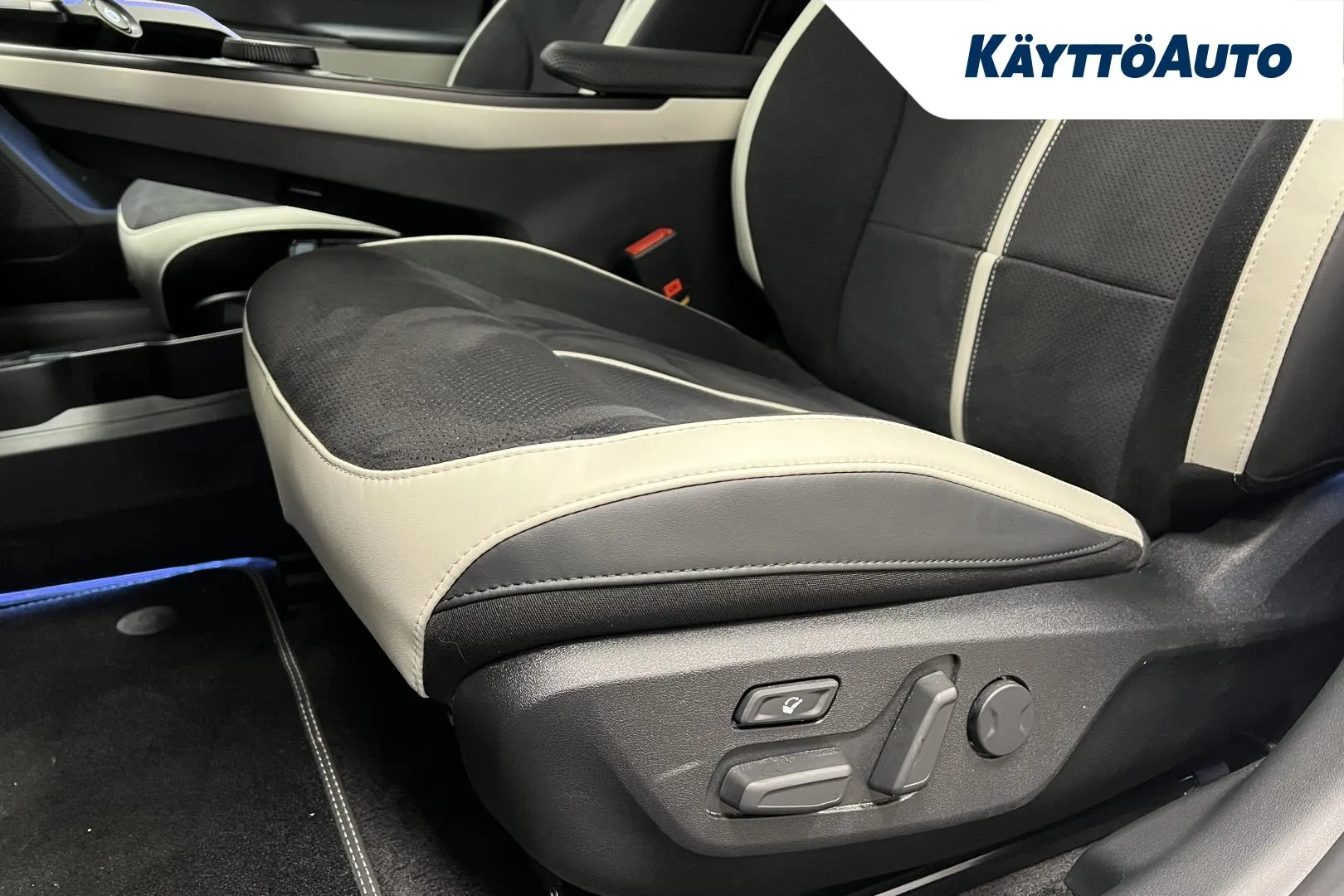 Kia EV6 FRY-692 carousel image