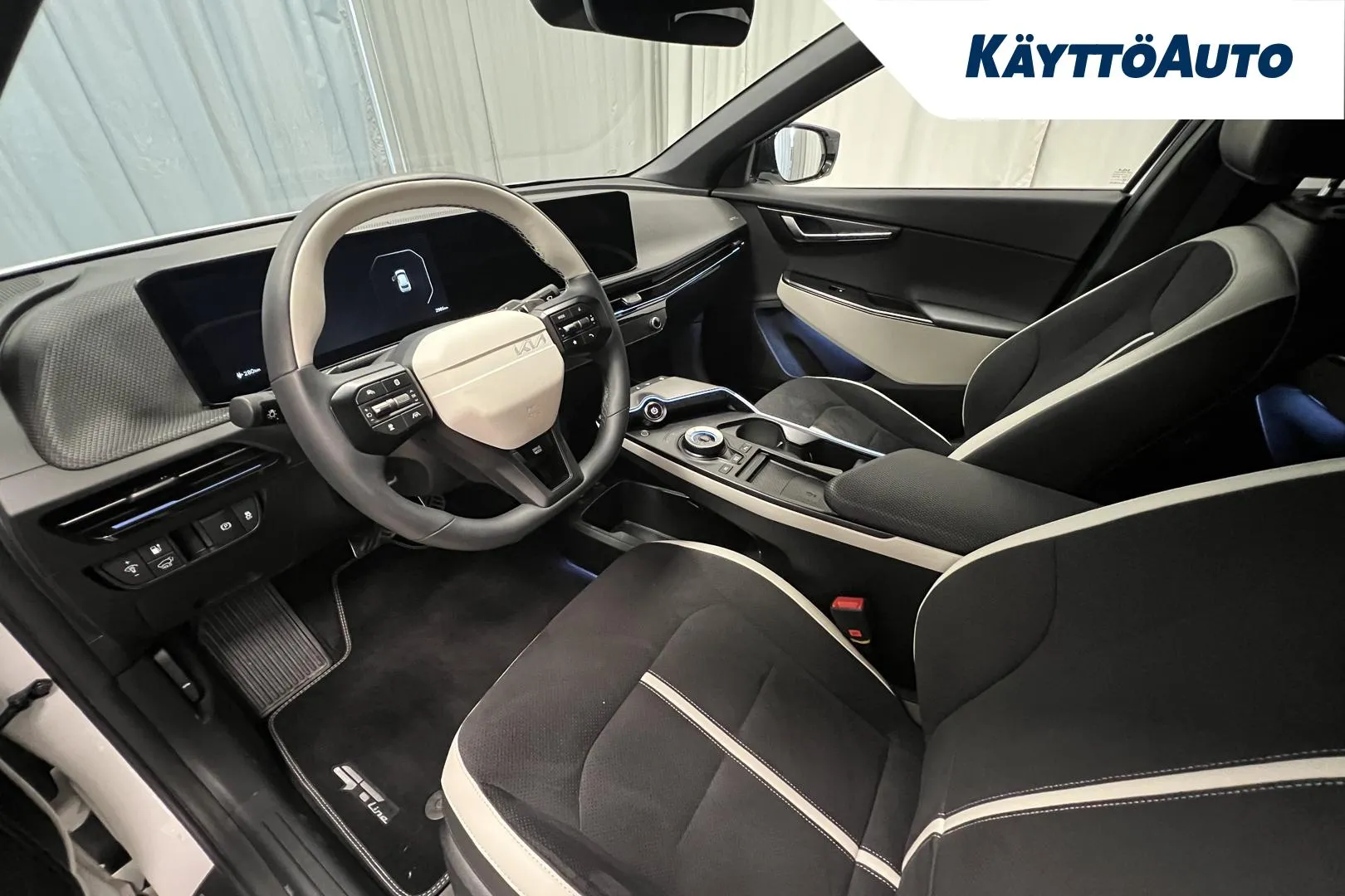 Kia EV6 FRY-692 carousel image