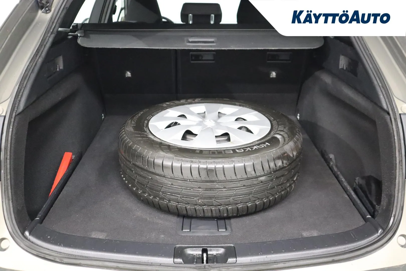 Toyota Corolla NMP-599 carousel image