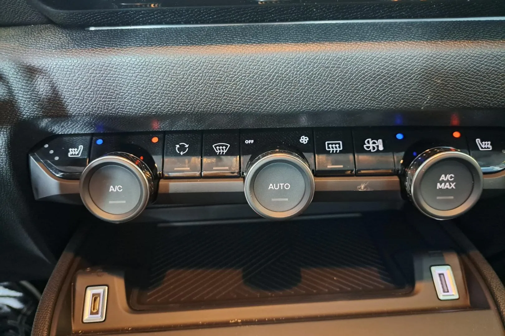CITROEN C4 EVL-346 carousel image
