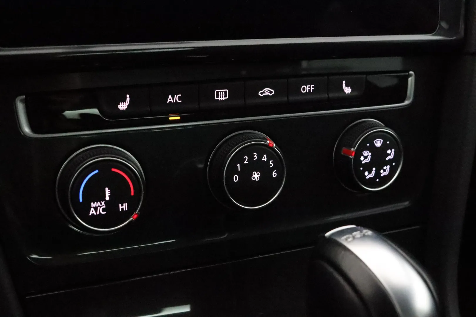 VOLKSWAGEN Golf CRC-964 carousel image