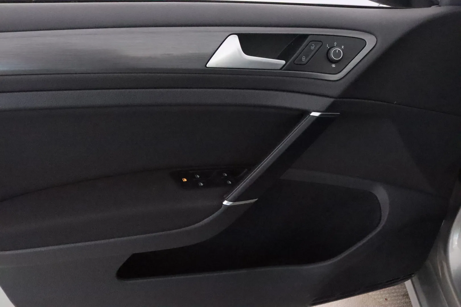 VOLKSWAGEN Golf CRC-964 carousel image