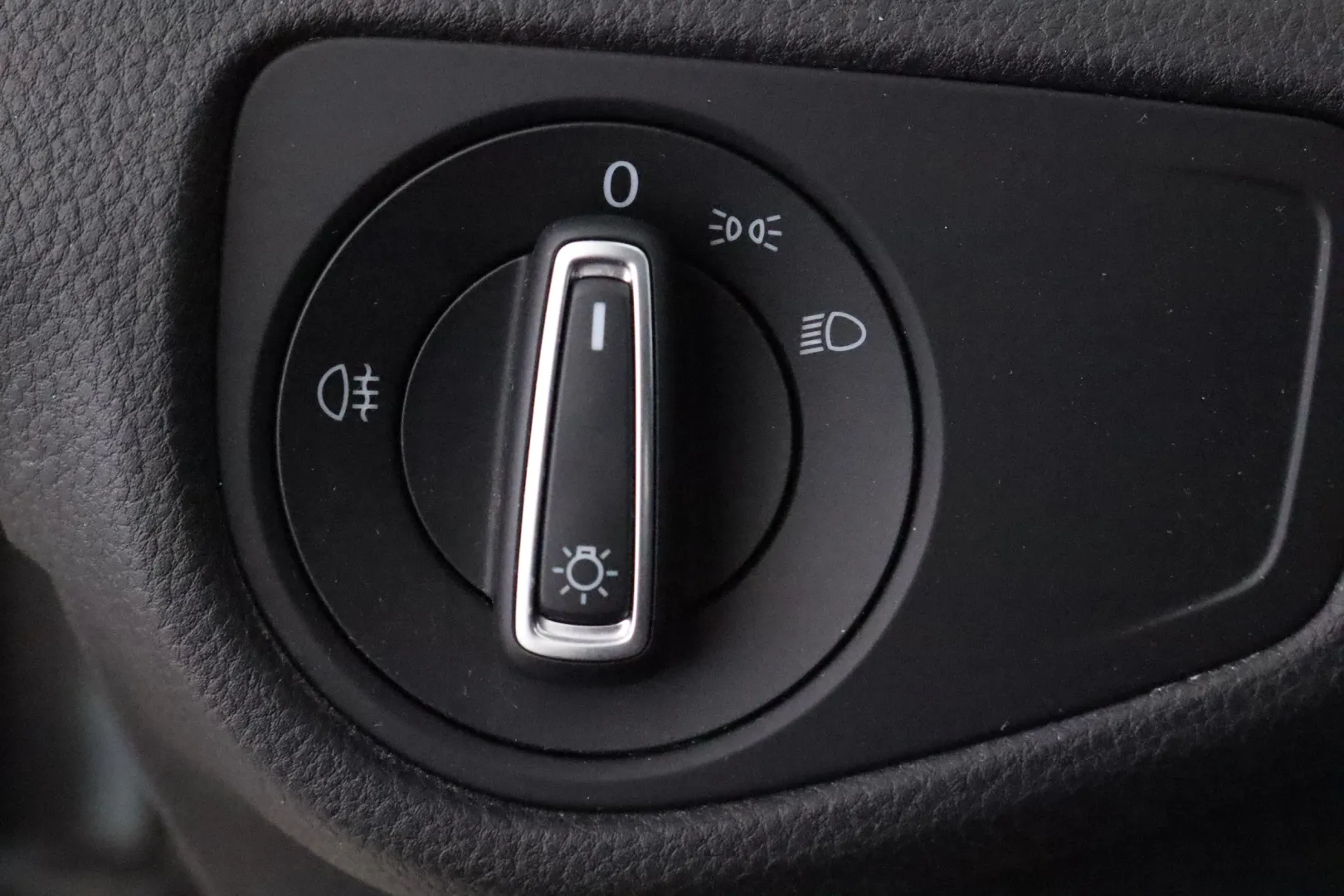 VOLKSWAGEN Golf CRC-964 carousel image