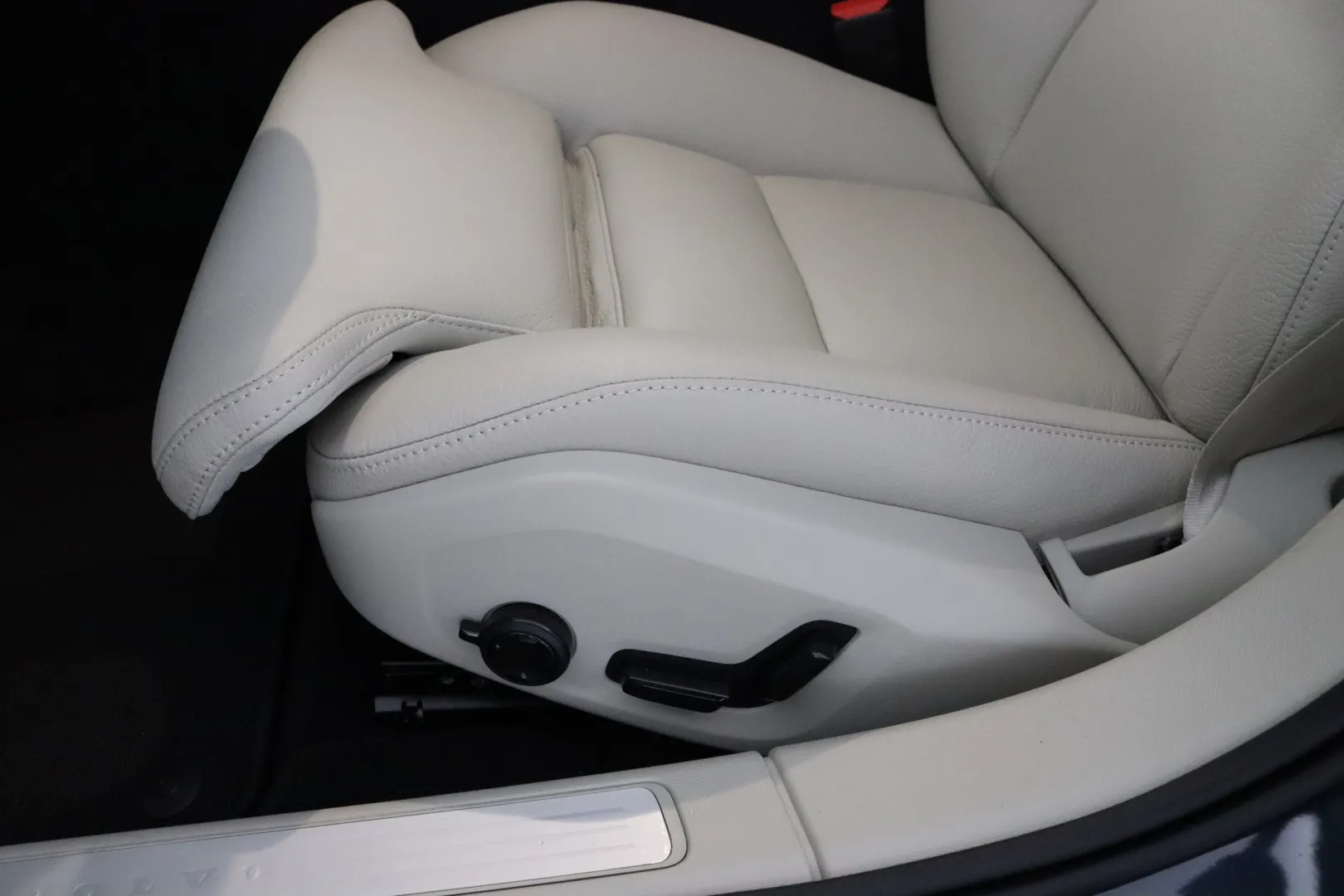 VOLVO V60 GRF-960 carousel image