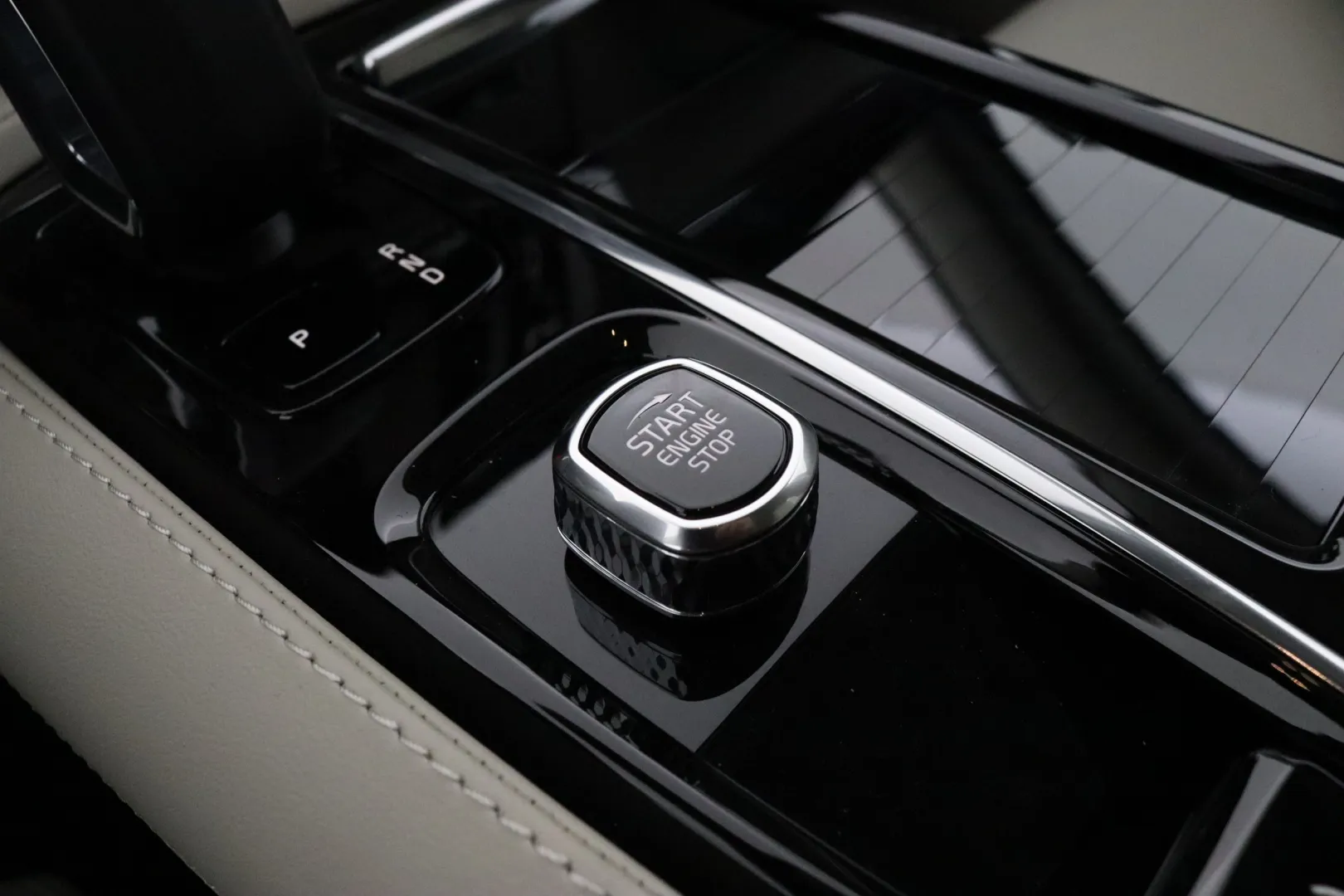 VOLVO V60 GRF-960 carousel image