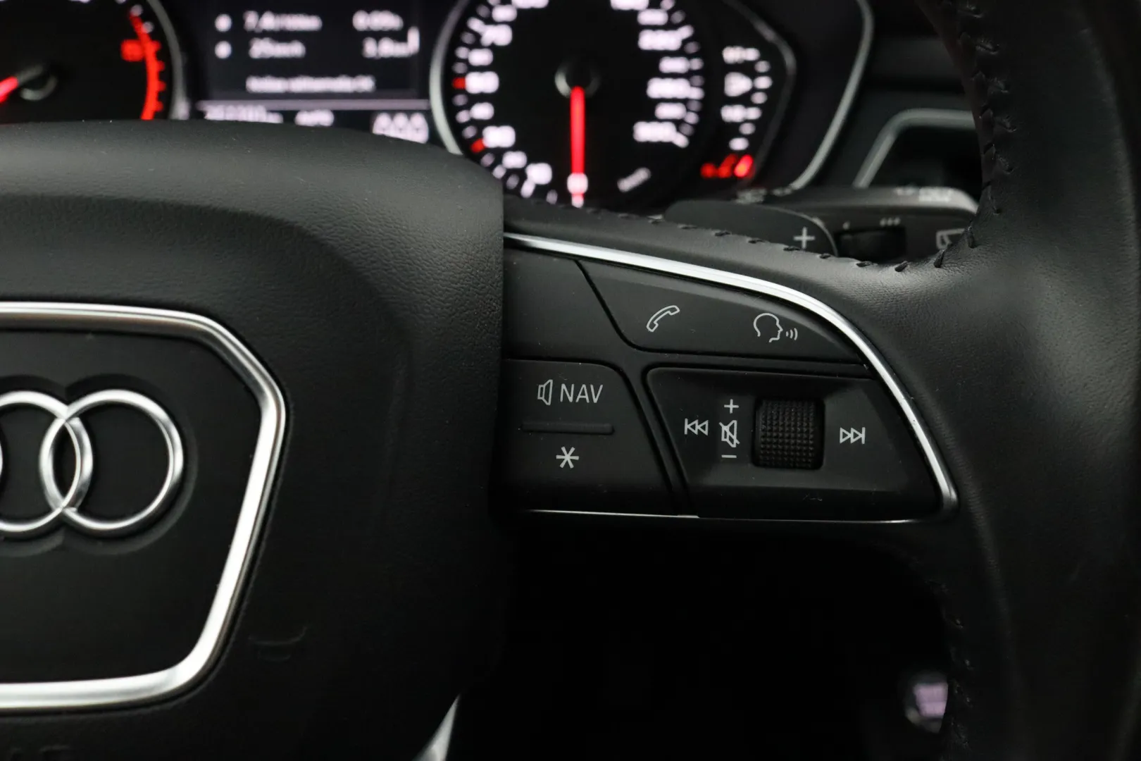 AUDI A4 allroad quattro MNP-939 carousel image