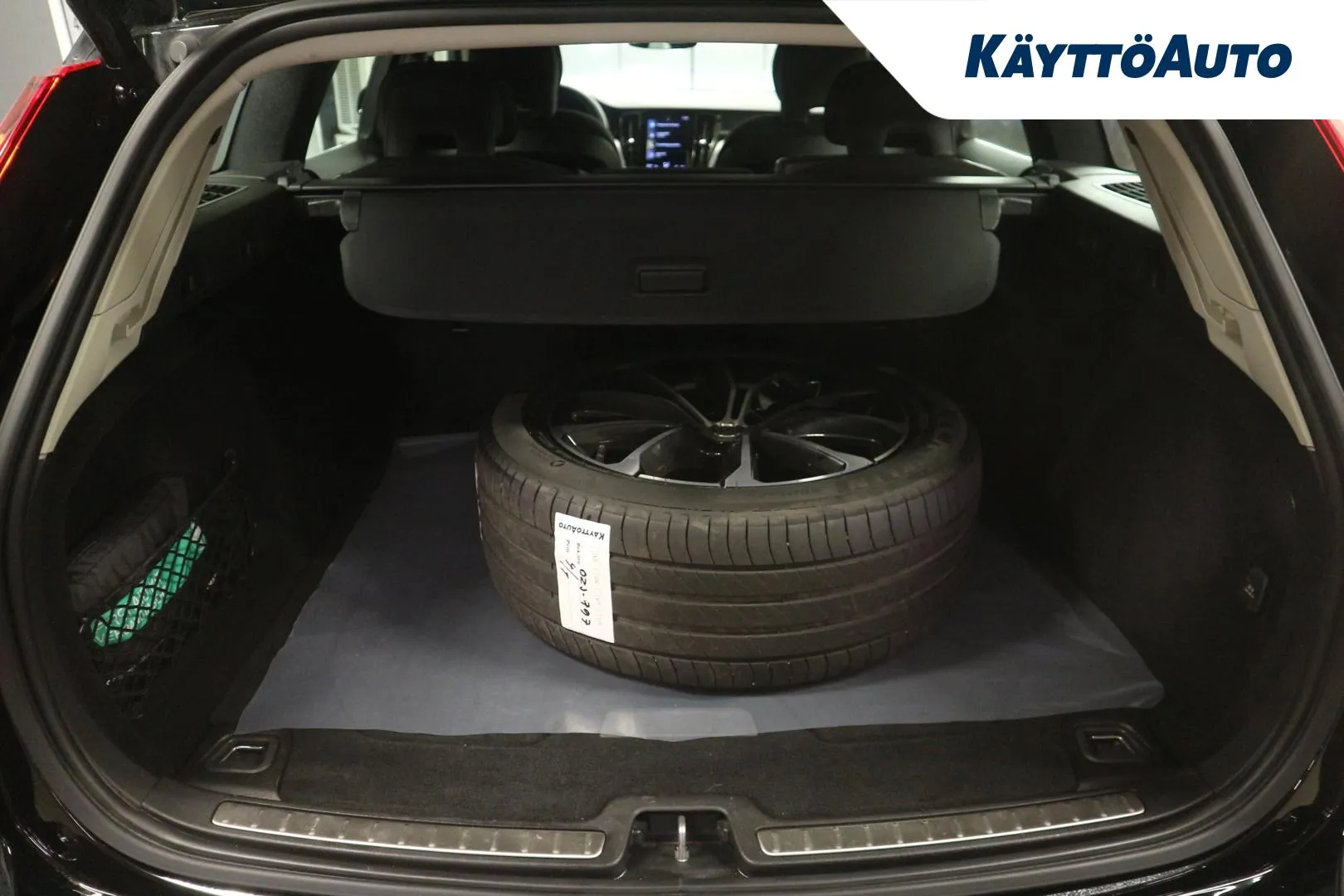 VOLVO V60 OZJ-797 carousel image