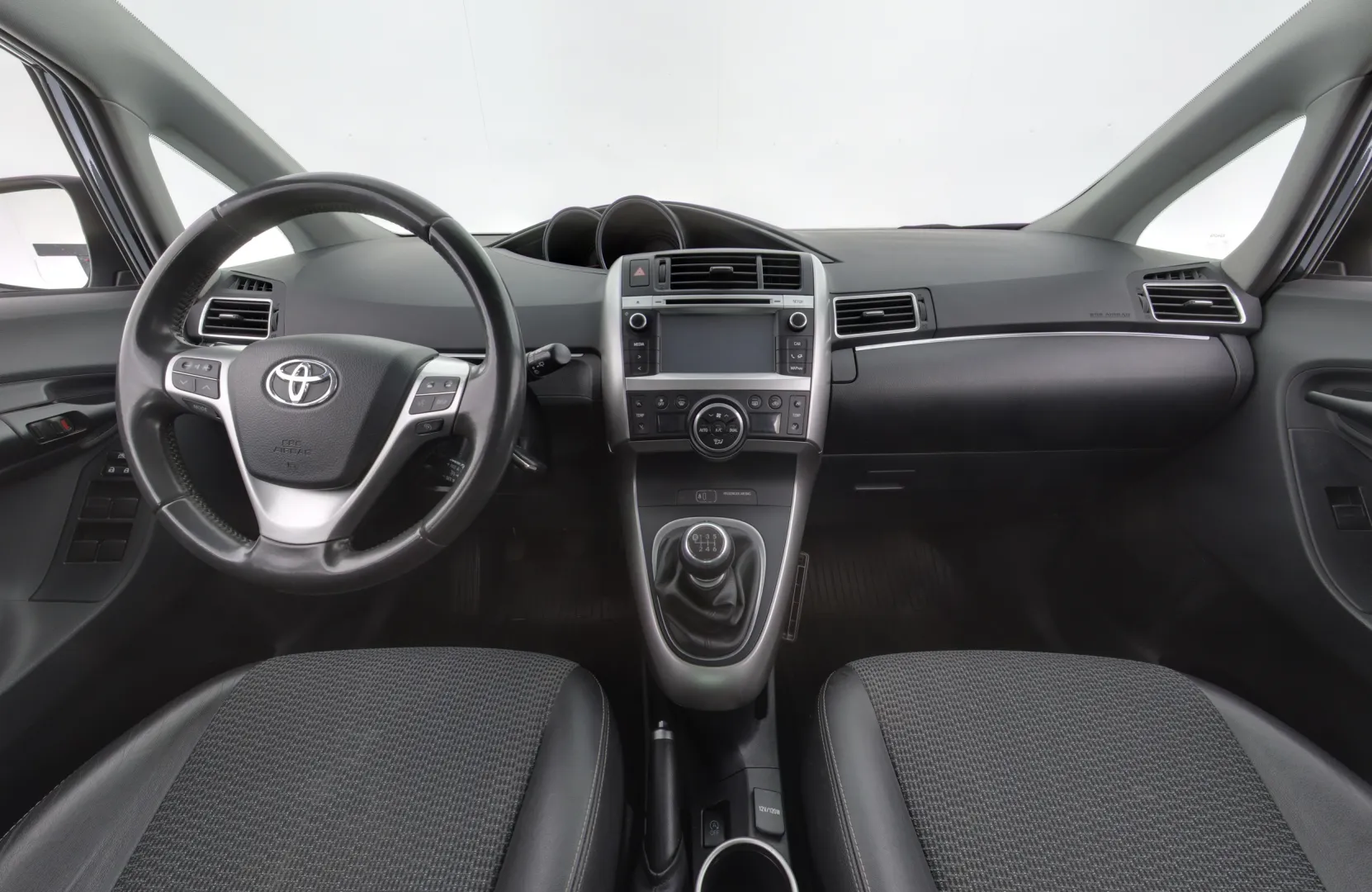 TOYOTA Verso ZKP-933 carousel image