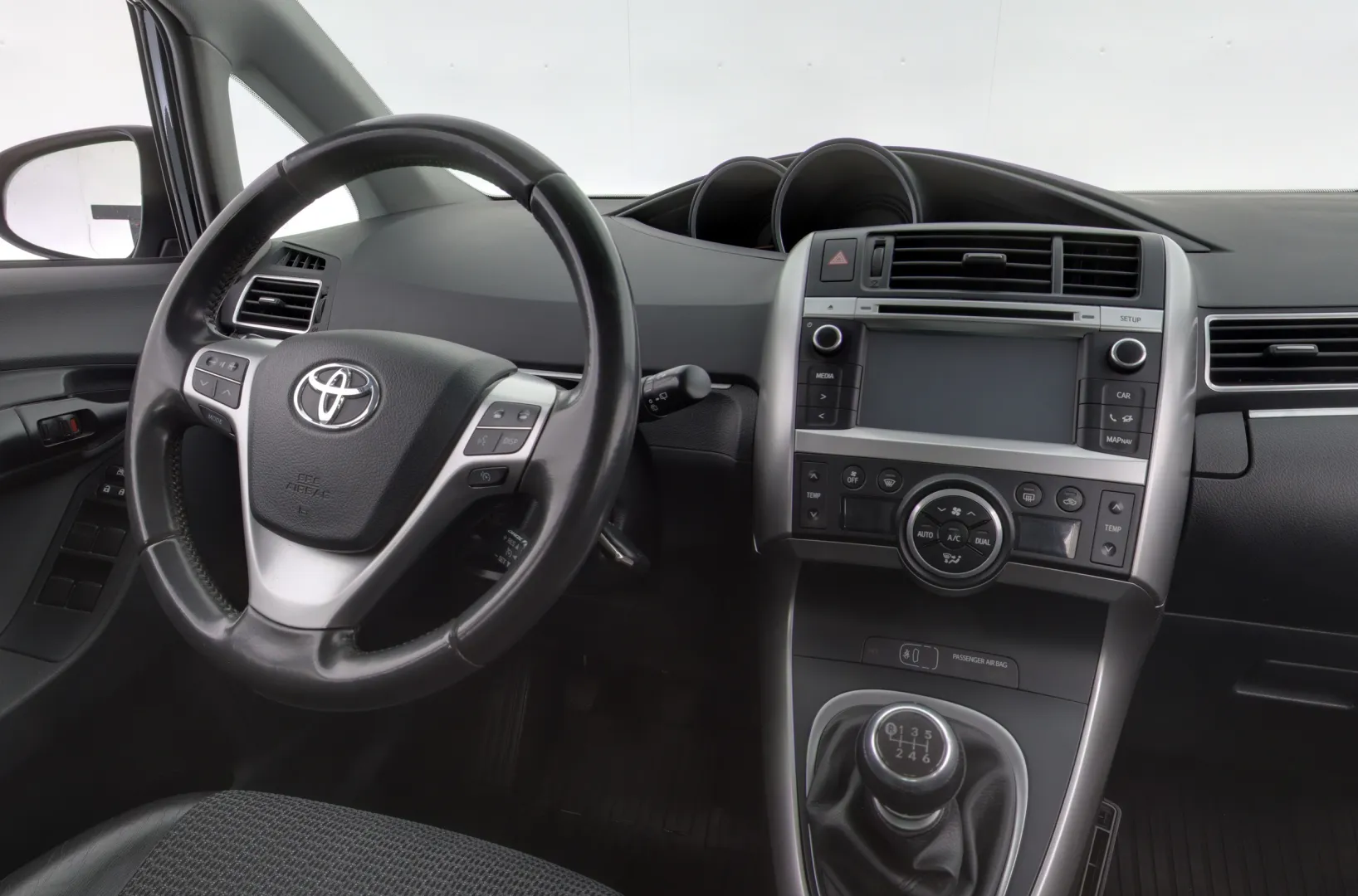 TOYOTA Verso ZKP-933 carousel image