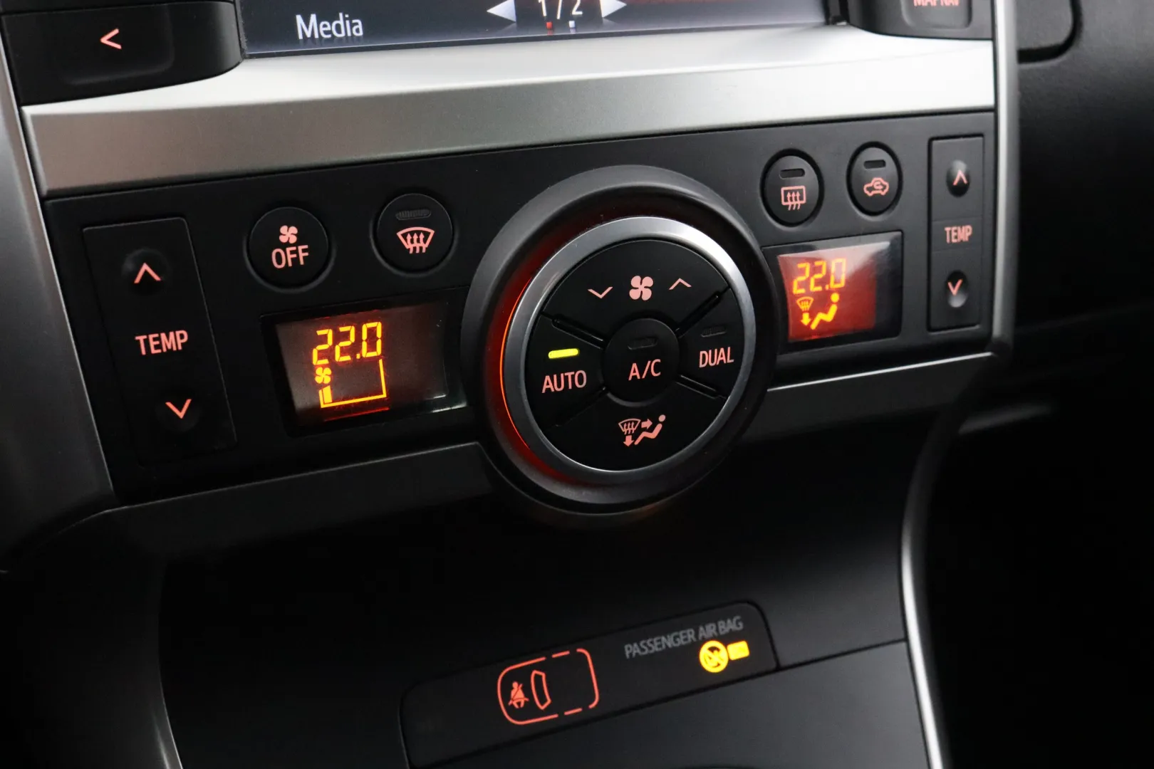 TOYOTA Verso ZKP-933 carousel image